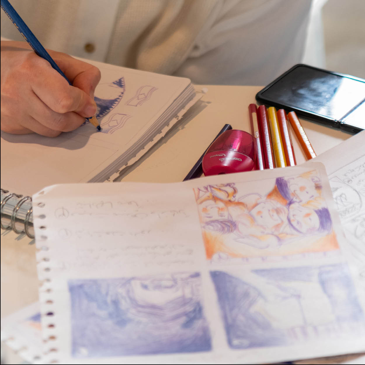 Create Mood Boards for Fashion Collections
