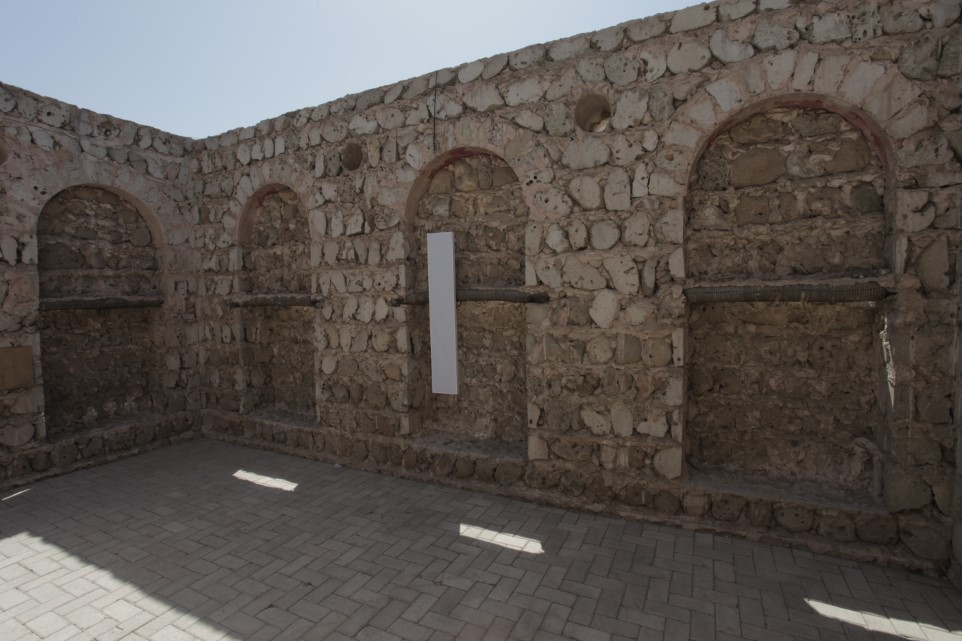 Courtyard Ornamentation with 4 Sounding Dots and a Shade
