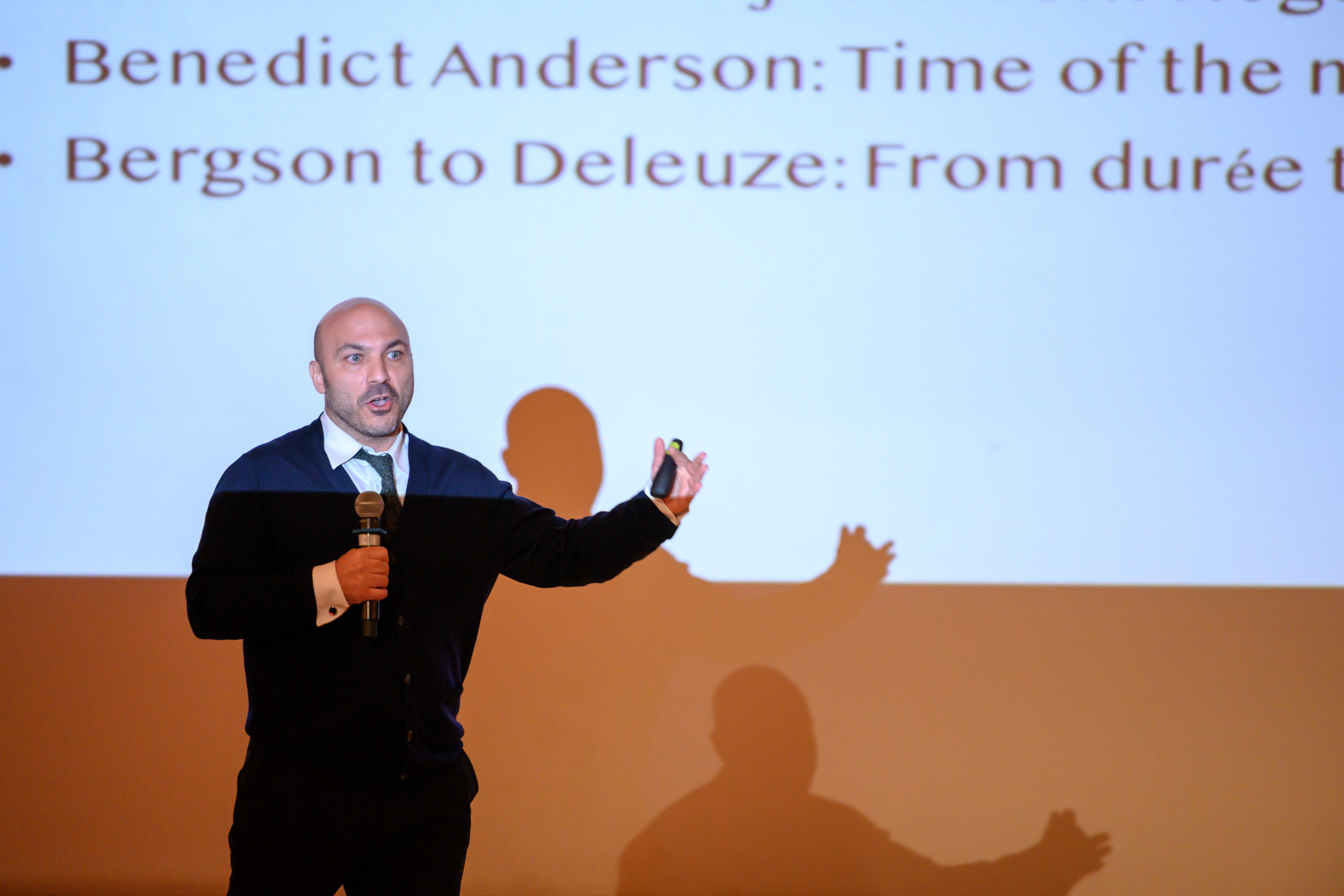 MM 2019: Holding time: history, fiction, experience