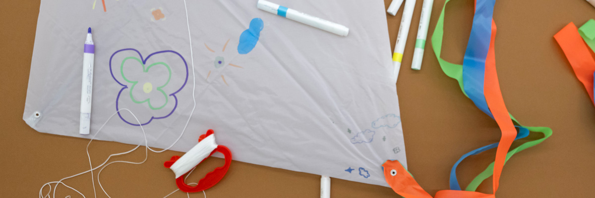 نرسم ونحلّق: تجربة الطائرة الورقية للأطفال