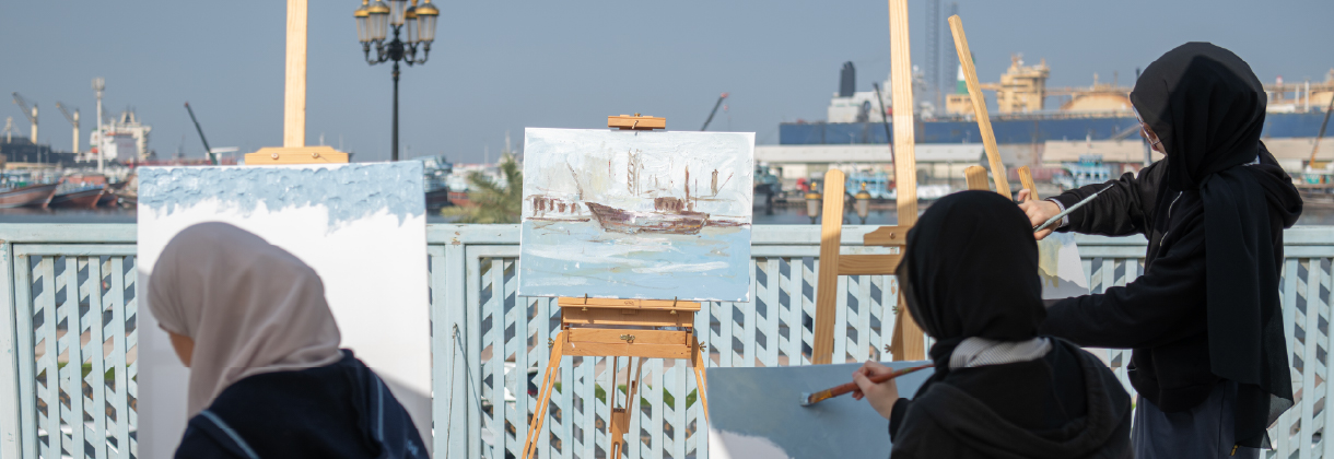 Painting between Land and Water 