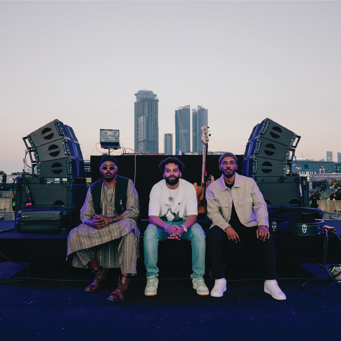 موسيقى على البارج - أديقا