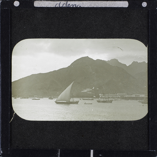 أرشيفات بصرية للخليج: أعمال فوتوغرافية من مقتنيات صاحب السمو الشيخ الدكتور سلطان بن محمد القاسمي 