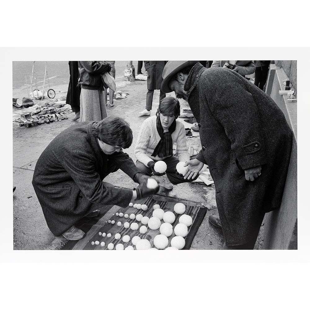 David Hammons, Bliz-aard Ball Sale II