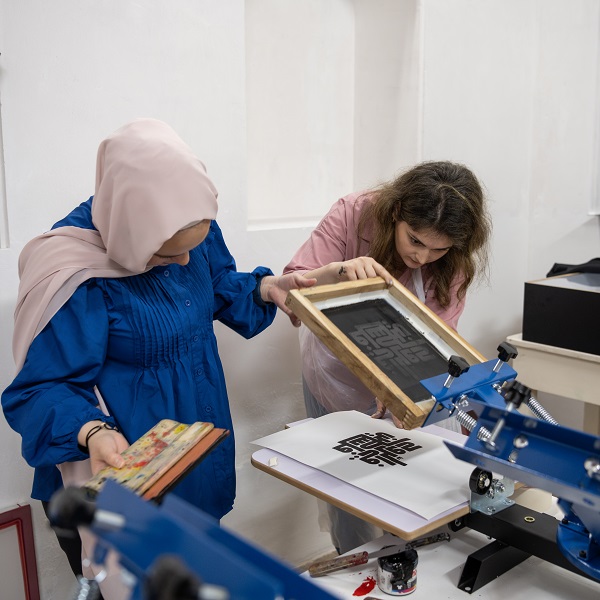 اطبعوا ولونوا بالشاشة الحريرية 