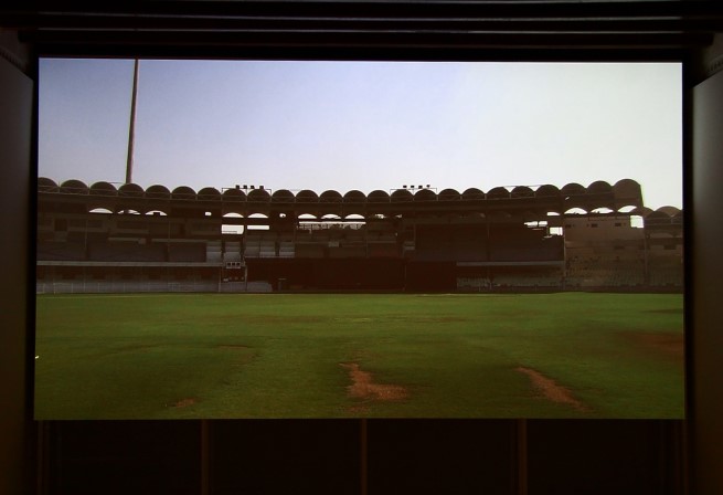 منزل على أرض محايدة: مشروع من ثلاثة أجزاء