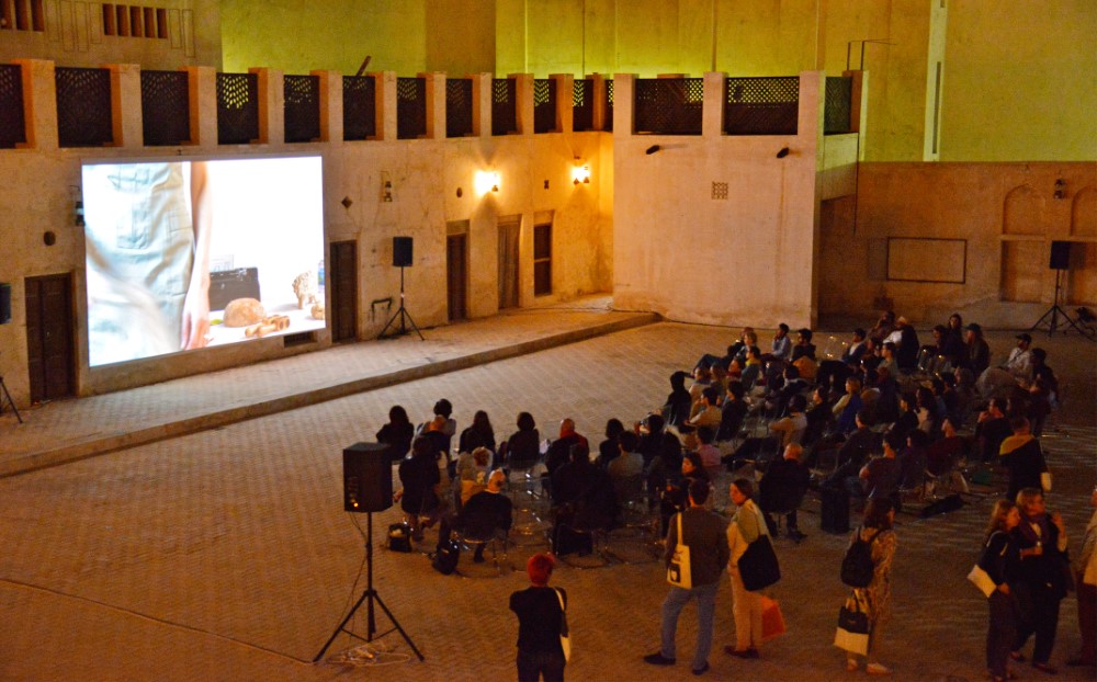 في غياب الحضور