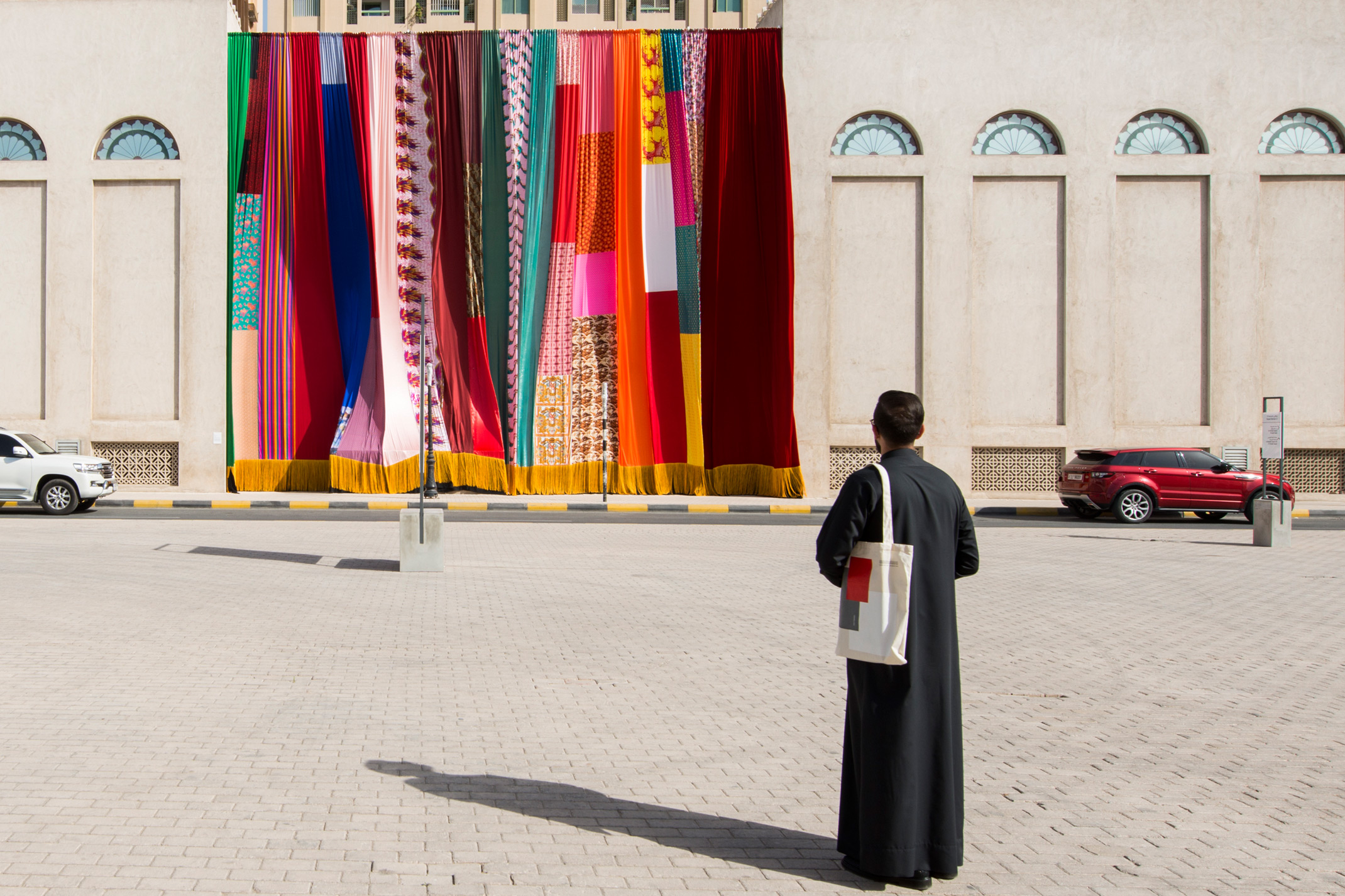 نص اوبرالي-ي-ي: تصميم ســتار في ضوء الشــمس المشرقة مليء بالحب