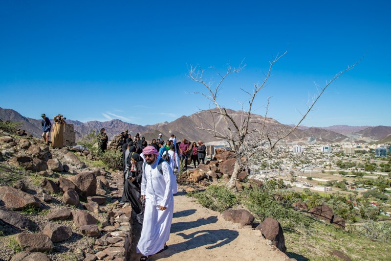 Photowalks Attract Experienced and Amateur Photographers to Khorfakkan and the Sharjah Mosque