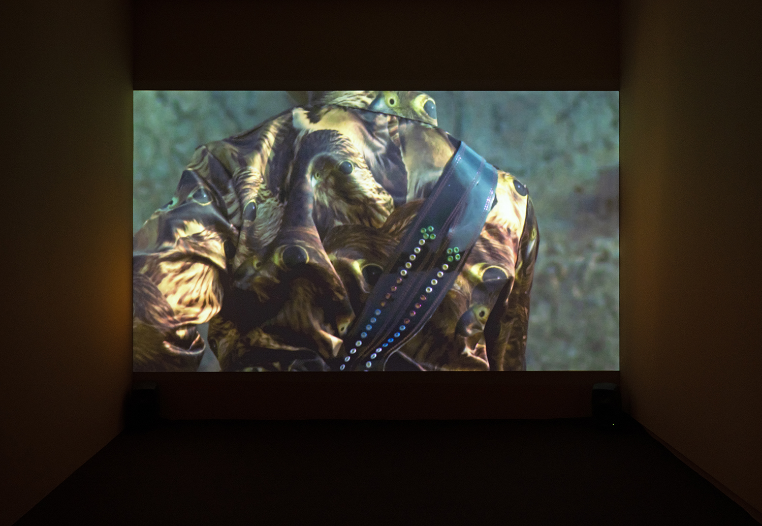 عهد العمودي: قبلة شمس